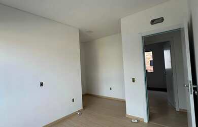 Imagem 12: Geminado com 2 suítes sendo 1 com sacada e 2 vagas de garagem - Costa...