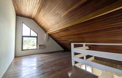 Imagem 5: Casa com 5 dormitórios sendo 3 suítes e 4 vagas de garagem em Florianópolis/SC