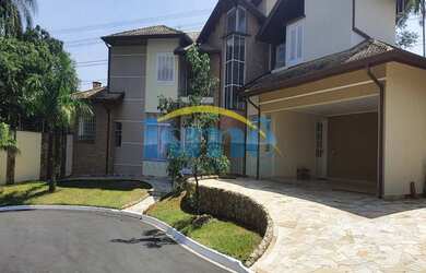 Imagem: A casa em condomínio possui 4 Dormitórios, 5 Banheiros, 3