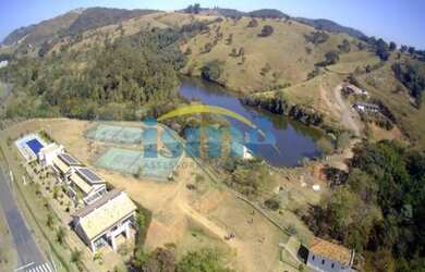 Imagem: O terreno possui 800m² de Área Privada e está localizado