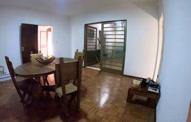 Imagem: A casa possui 3 Dormitórios, 3 Banheiros, 6 Vagas na garagem