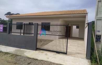 Imagem: A casa possui 2 Dormitórios, 1 Banheiro, 1 Vaga na garagem