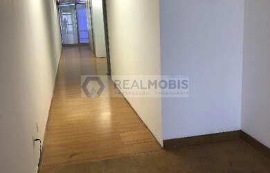 Imagem: A sala comercial possui 1 Dormitório, 2 Banheiros, 3 Vagas