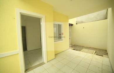 Imagem: A casa possui 2 Dormitórios, 1 Suíte, 2 Banheiros, 1 Vaga