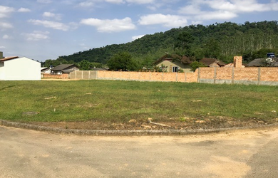 Imagem: O terreno possui 304m² de Área e está localizado em Braço