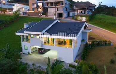 Imagem: A casa possui 4 Dormitórios, 2 Suítes, 1 Banheiro, 3 Vagas