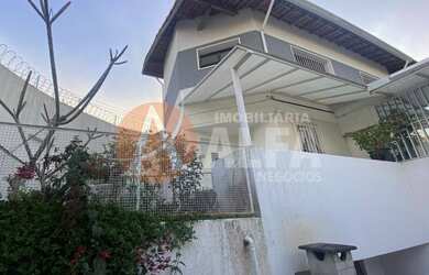 Imagem: A casa possui 3 Dormitórios, 1 Suíte, 3 Banheiros, 2 Vagas