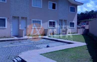 Imagem: A casa possui 2 Dormitórios, 1 Banheiro, 1 Vaga na garagem