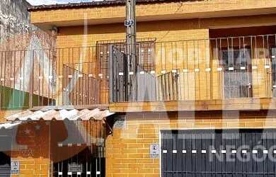 Imagem: A casa possui 3 Dormitórios, 2 Banheiros, 3 Vagas na garagem