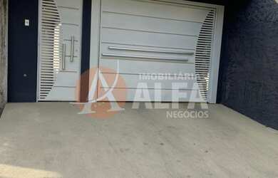 Imagem: A casa possui 3 Dormitórios, 1 Suíte, 1 Banheiro, 2 Vagas