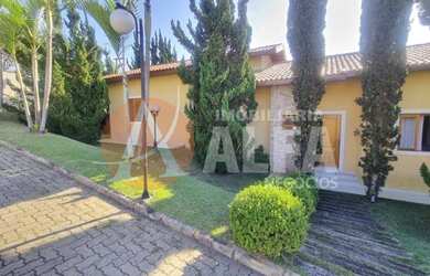 Imagem: A casa possui 3 Dormitórios, 2 Suítes, 3 Banheiros, 4 Vagas