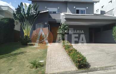 Imagem: A casa possui 3 Dormitórios, 3 Suítes, 5 Banheiros, 4 Vagas