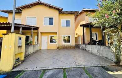 Imagem: A casa possui 3 Dormitórios, 1 Suíte, 2 Banheiros, 2 Vagas