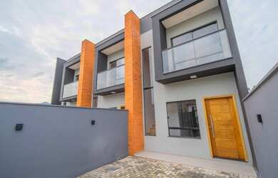 Imagem: A casa possui 3 Dormitórios, 1 Suíte, 2 Banheiros e 2 Vagas