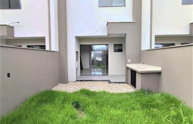 Imagem: A casa possui 2 Dormitórios, 2 Suítes, 1 Banheiro e 2 Vagas