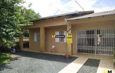 Imagem: A casa possui 2 Dormitórios, 1 Suíte, 2 Banheiros, 1 Vaga