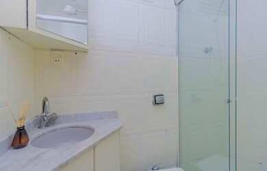 Imagem: O apartamento possui 2 Dormitórios, 1 Suíte, 2 Banheiros