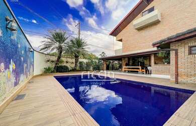 Imagem: A casa em condomínio possui 4 Dormitórios, 4 Suítes, 6 Banheiros