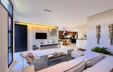 Imagem: A casa em condomínio possui 3 Dormitórios, 3 Suítes, 4 Banheiros