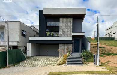 Imagem: A casa em condomínio possui 4 Dormitórios, 3 Suítes, 4 Banheiros