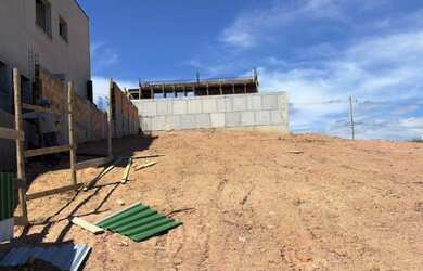 Imagem: O terreno possui 330m² de Área e está localizado em Urbanova