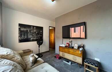 Imagem: O apartamento possui 2 Dormitórios, 1 Banheiro, 1 Vaga na garagem