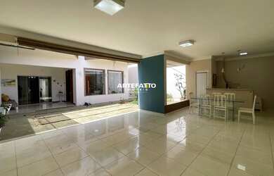 Imagem: A casa possui 4 Dormitórios, 3 Suítes, 4 Banheiros, 4 Vagas