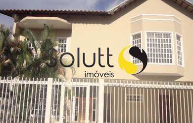 Imagem: A casa possui 5 Dormitórios, 3 Suítes, 1 Banheiro, 4 Vagas