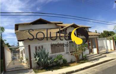 Imagem: A casa possui 4 Dormitórios, 3 Suítes, 6 Banheiros, 4 Vagas