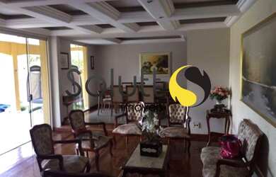 Imagem: A casa possui 4 Dormitórios, 3 Banheiros, 6 Vagas na garagem