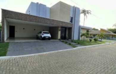 Imagem: A casa em condomínio possui 4 Dormitórios, 4 Suítes, 6 Banheiros