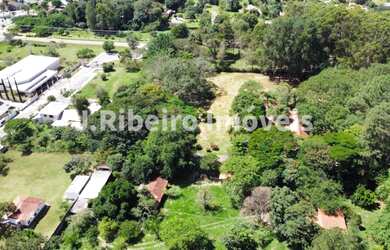 Imagem: O terreno possui 6 Dormitórios, 3 Suítes, 6 Banheiros, 20