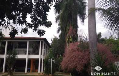 Imagem: A casa em condomínio possui 4 Dormitórios, 4 Suítes, 5 Banheiros