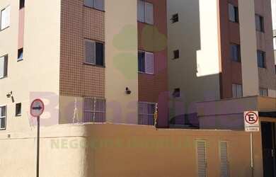 Imagem: O apartamento possui 3 Dormitórios, 1 Suíte, 1 Banheiro, 1