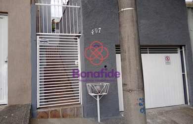 Imagem: A casa possui 3 Dormitórios, 3 Banheiros, 1 Vaga na garagem