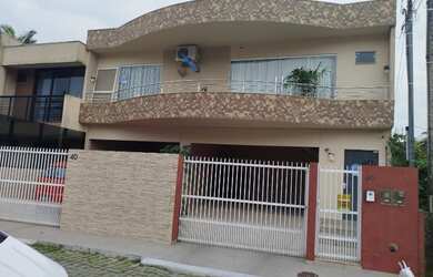 Imagem: A casa possui 6 Dormitórios, 2 Suítes, 4 Banheiros, 4 Vagas