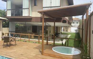 Imagem: A casa possui 4 Dormitórios, 3 Suítes, 5 Banheiros, 10 Vagas