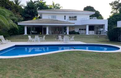 Imagem: A casa possui 4 Dormitórios, 4 Suítes, 5 Banheiros, 4 Vagas