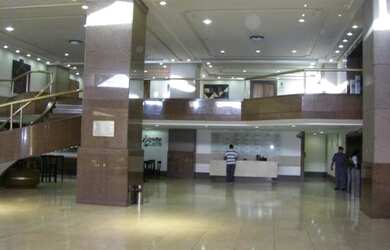 Imagem: O depósito possui 8 Banheiros, 9 Vagas na garagem e 385m²