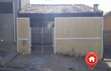 Imagem: A casa possui 3 Dormitórios, 1 Suíte, 1 Banheiro, 2 Vagas