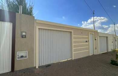 Imagem: A casa possui 2 Dormitórios, 1 Suíte, 2 Banheiros, 1 Vaga