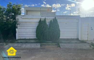 Imagem: A casa possui 3 Dormitórios, 2 Suítes, 3 Banheiros, 2 Vagas