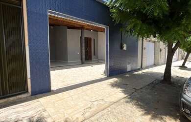 Imagem: A casa possui 2 Dormitórios, 1 Suíte, 2 Banheiros, 1 Vaga