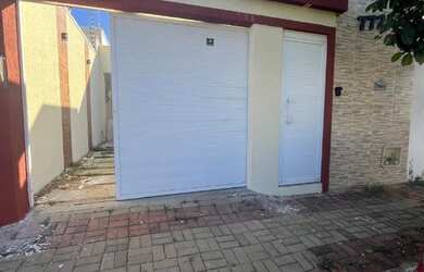 Imagem: A casa possui 3 Dormitórios, 1 Suíte, 2 Banheiros, 1 Vaga