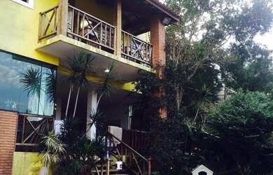 Imagem: A casa possui 5 Dormitórios, 5 Suítes, 6 Banheiros, 4 Vagas