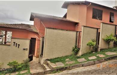 Imagem: A casa possui 3 Dormitórios, 1 Suíte, 3 Banheiros, 2 Vagas