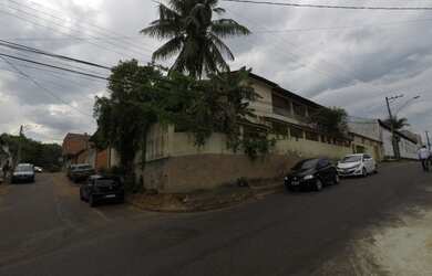 Imagem: A casa possui 4 Dormitórios, 2 Suítes, 6 Banheiros, 4 Vagas