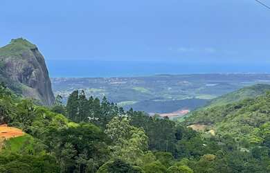Imagem: O terreno possui 1 Banheiro, 2.400m² de Área, 2.500m² de