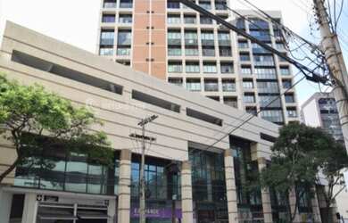 Imagem: A sala comercial possui 2 Banheiros, 2 Vagas na garagem e 40m²