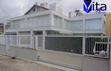 Imagem: A casa possui 5 Dormitórios, 5 Suítes, 6 Banheiros, 3 Vagas